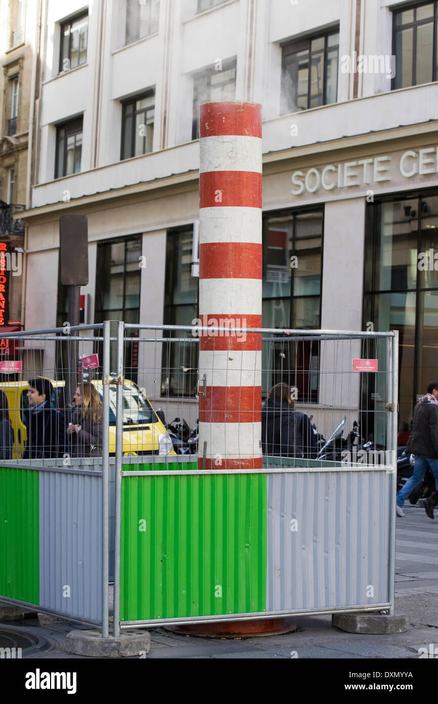 Valvola di sfiato del vapore per le strade di Parigi Francia Foto Stock