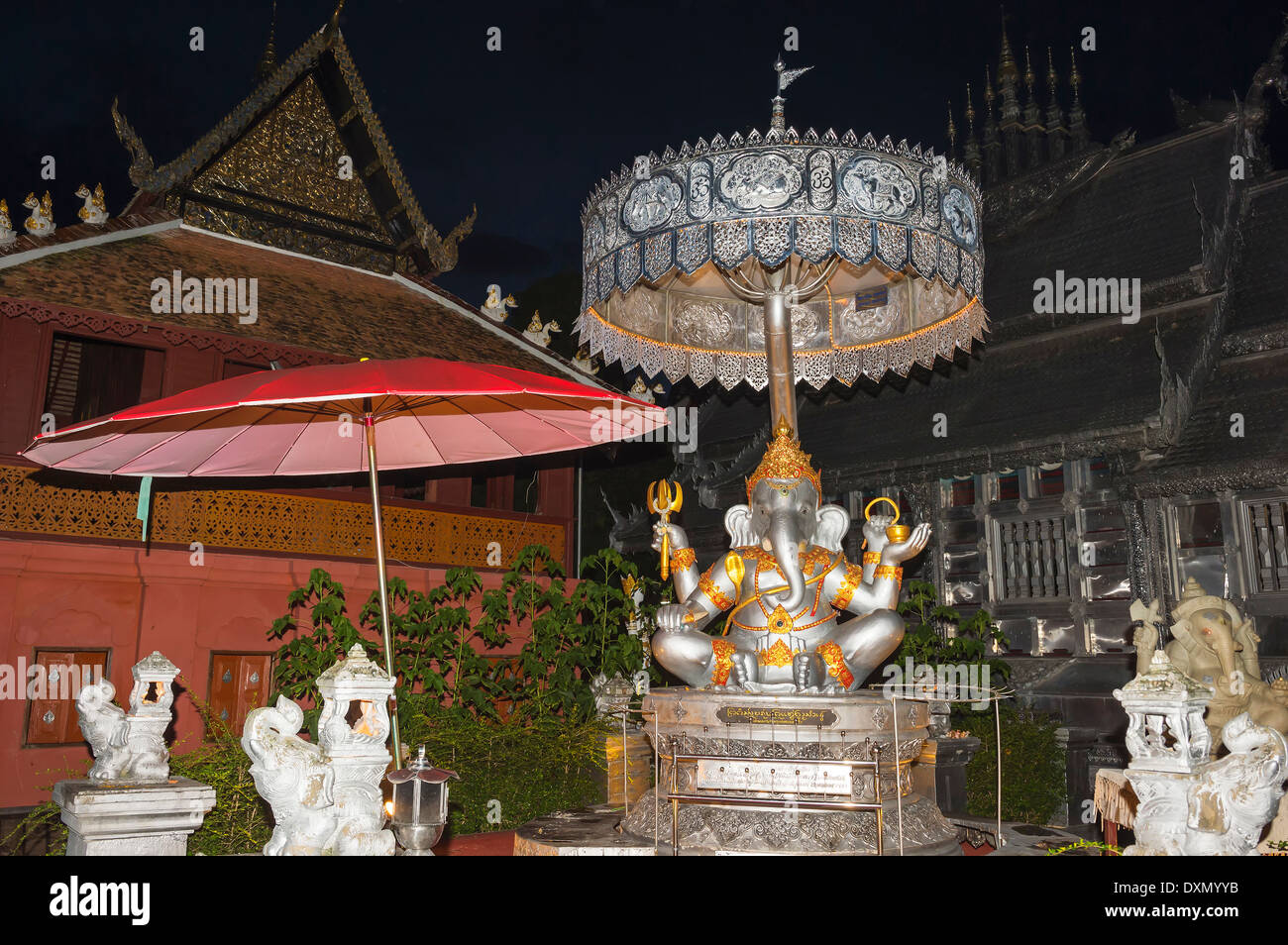 Wat Srisupahn tempio di notte, Chiang Mai, Thailandia Foto Stock