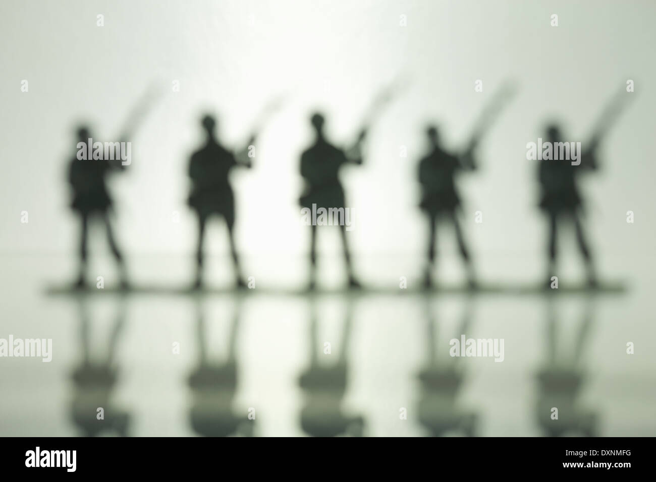 Sfocato giocattolo di plastica soldati Foto Stock