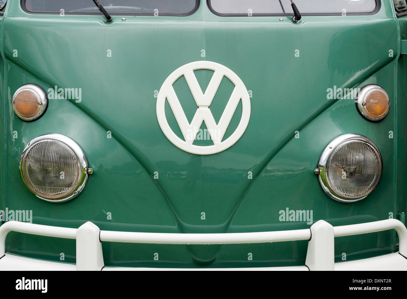 Verde Volkswagen Camper. Dettaglio anteriore. Foto Stock