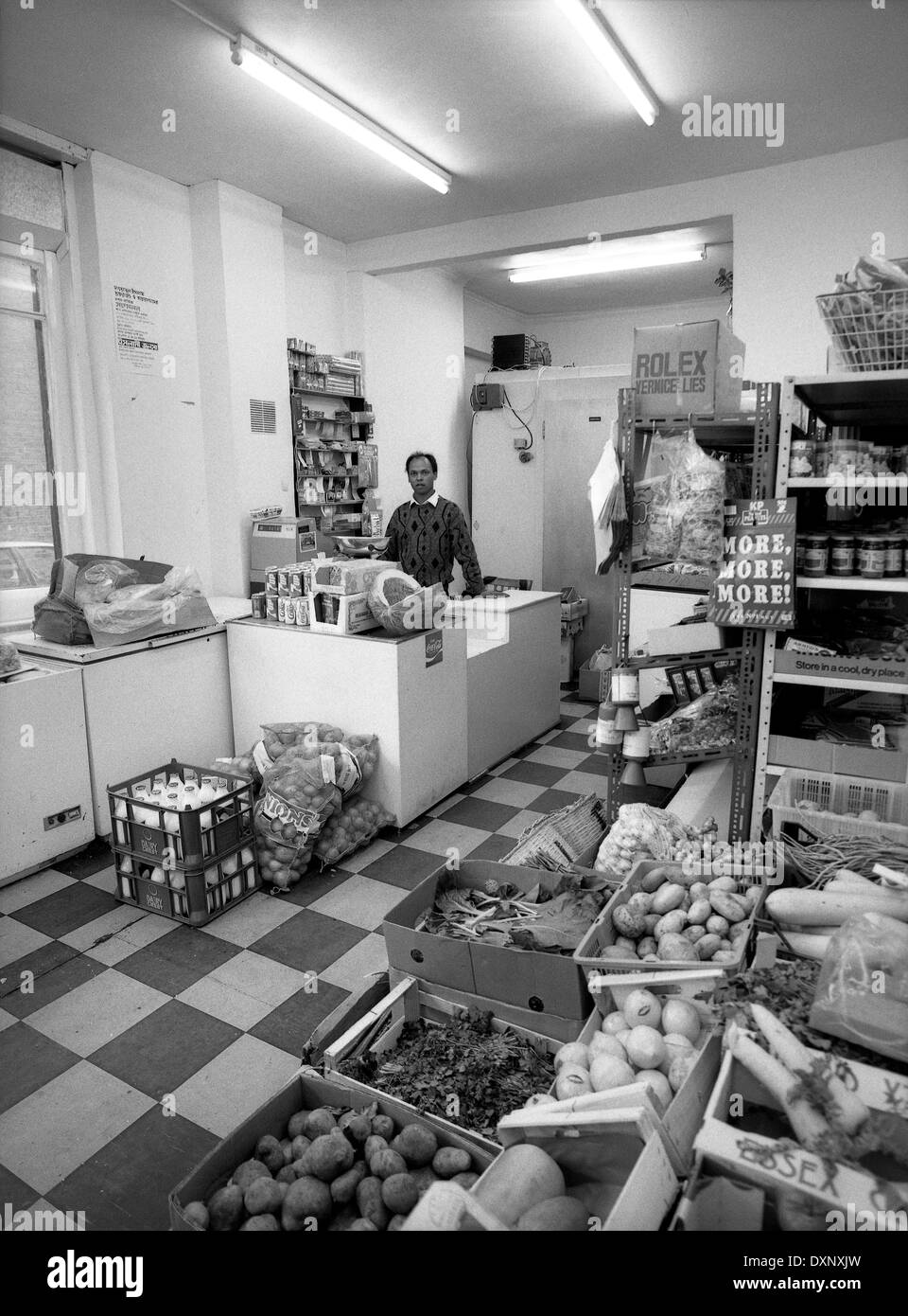 Città Cash & Carry corner shop nel 1989 in Redchurch Street, Shoreditch, East London, Regno Unito Foto Stock