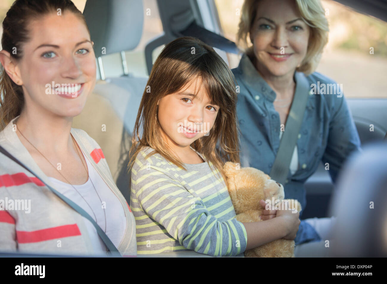 Ritratto di multi-generazione di donne all'interno dell'auto Foto Stock