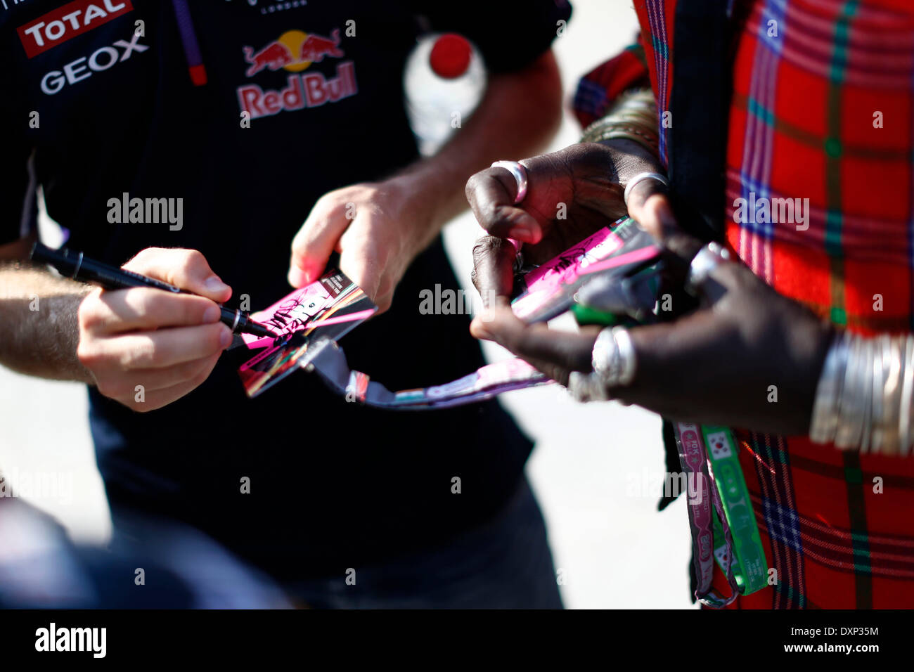 Motorsports: FIA Formula One World Championship 2014, il Gran Premio della Malesia, #1 Sebastian Vettel (GER, Infiniti Red Bull Racing), Autogramm, autograph Foto Stock