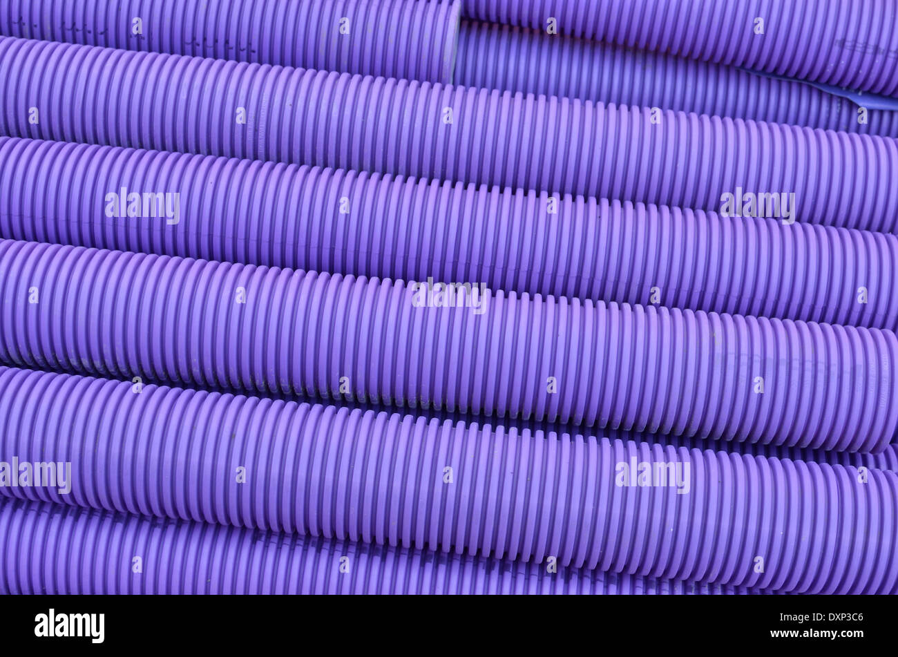 Viola di grandi dimensioni di tubi in materiale plastico Foto Stock