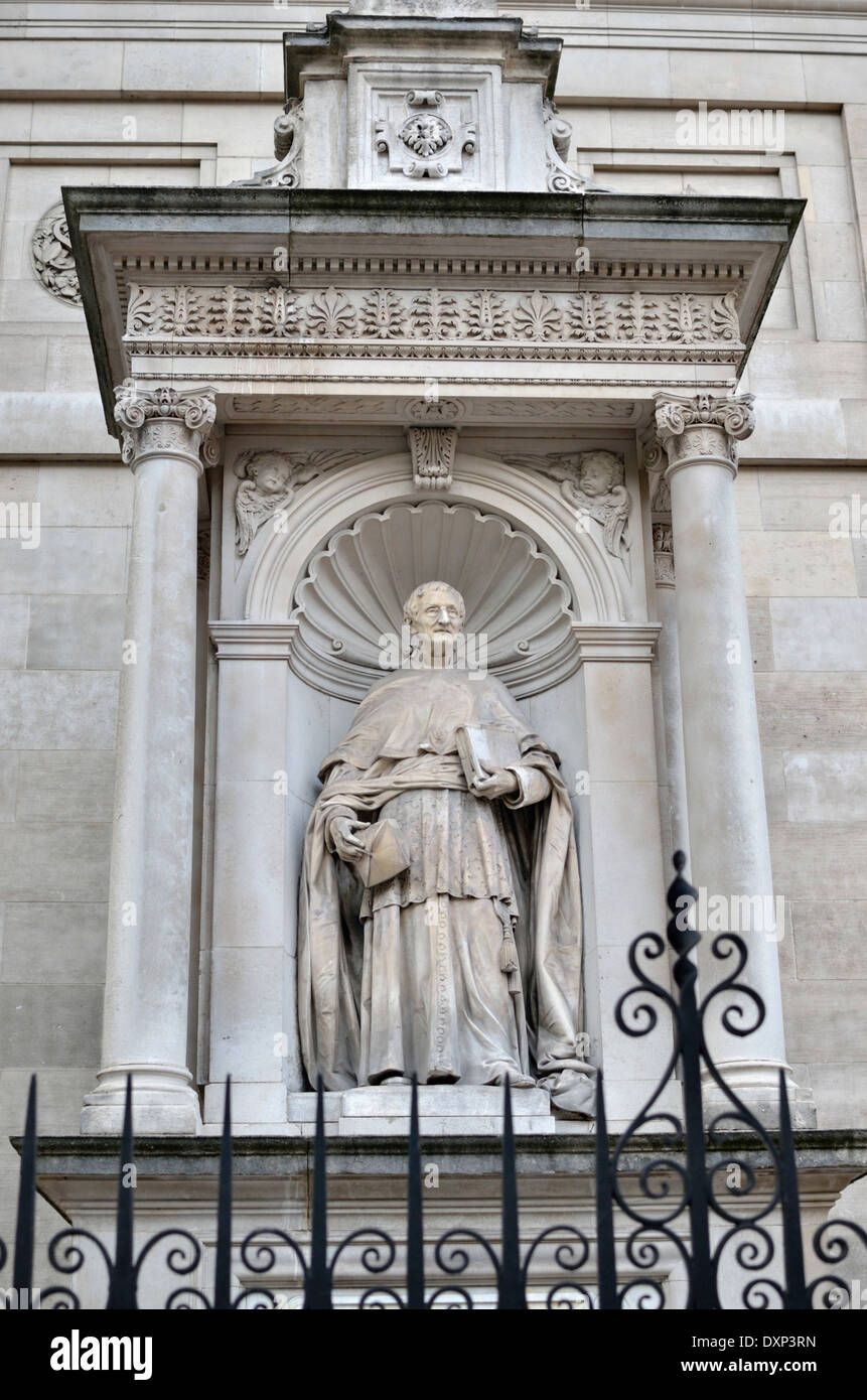 Statua del Cardinale John Henry Newman a Brompton oratorio, Thurloe Place, Londra, Regno Unito Foto Stock