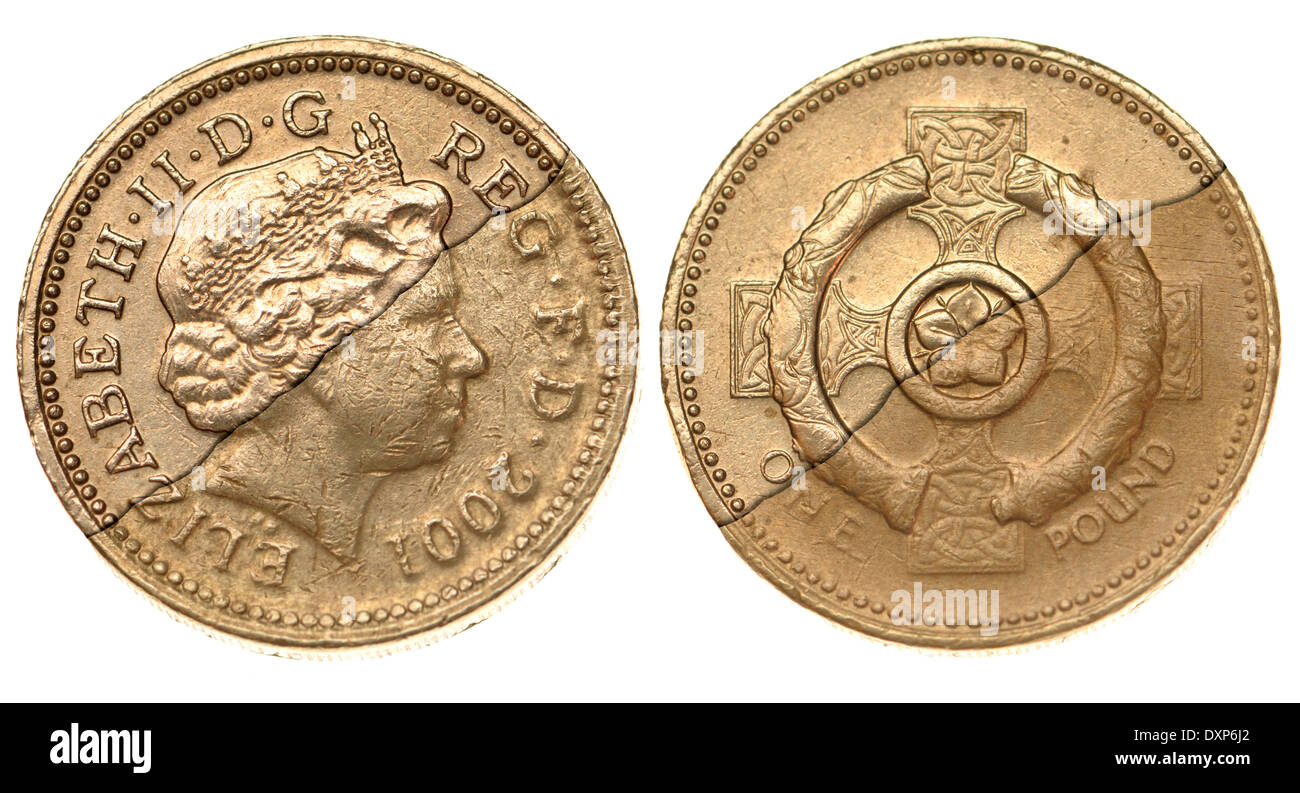 Finti e genuine pound coin, che mostra le differenze di dettaglio, superficie e colore [Genuine - alto / sinistra] Foto Stock