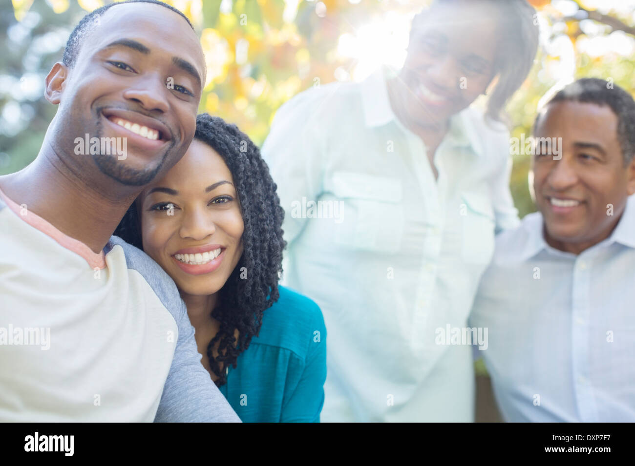 Ritratto di Coppia sorridente con i genitori Foto Stock