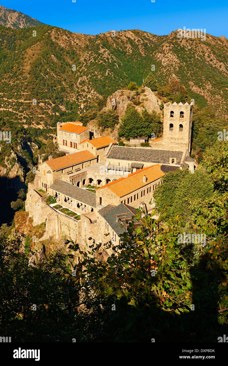 Il primo o in stile romanico lombardo Abbazia di Saint Martin du Canigou nei Pirenei, Orientales reparto, Francia. Foto Stock