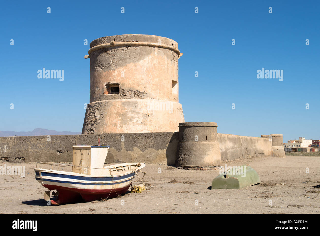 Torre di avvistamento del patrimonio sul Parco Naturale Cabo de Gata spiaggia Foto Stock