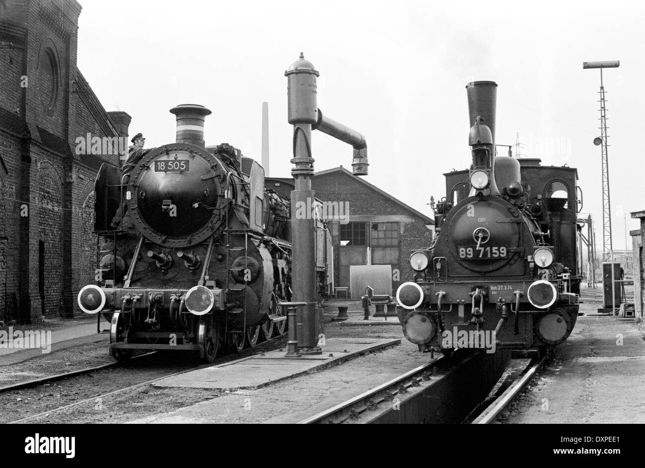 Stolberg, Germania, locomotiva a vapore 18 505 e 89 7159 in magazzino Foto Stock