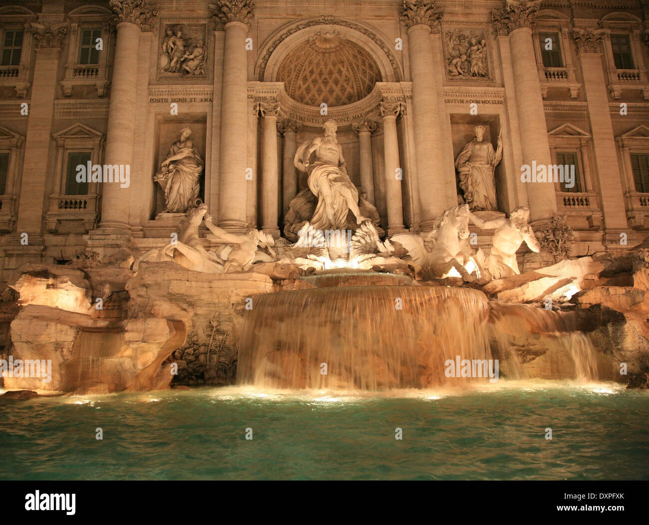 Vista notturna Fontana di Trevi a Roma Italia Foto Stock