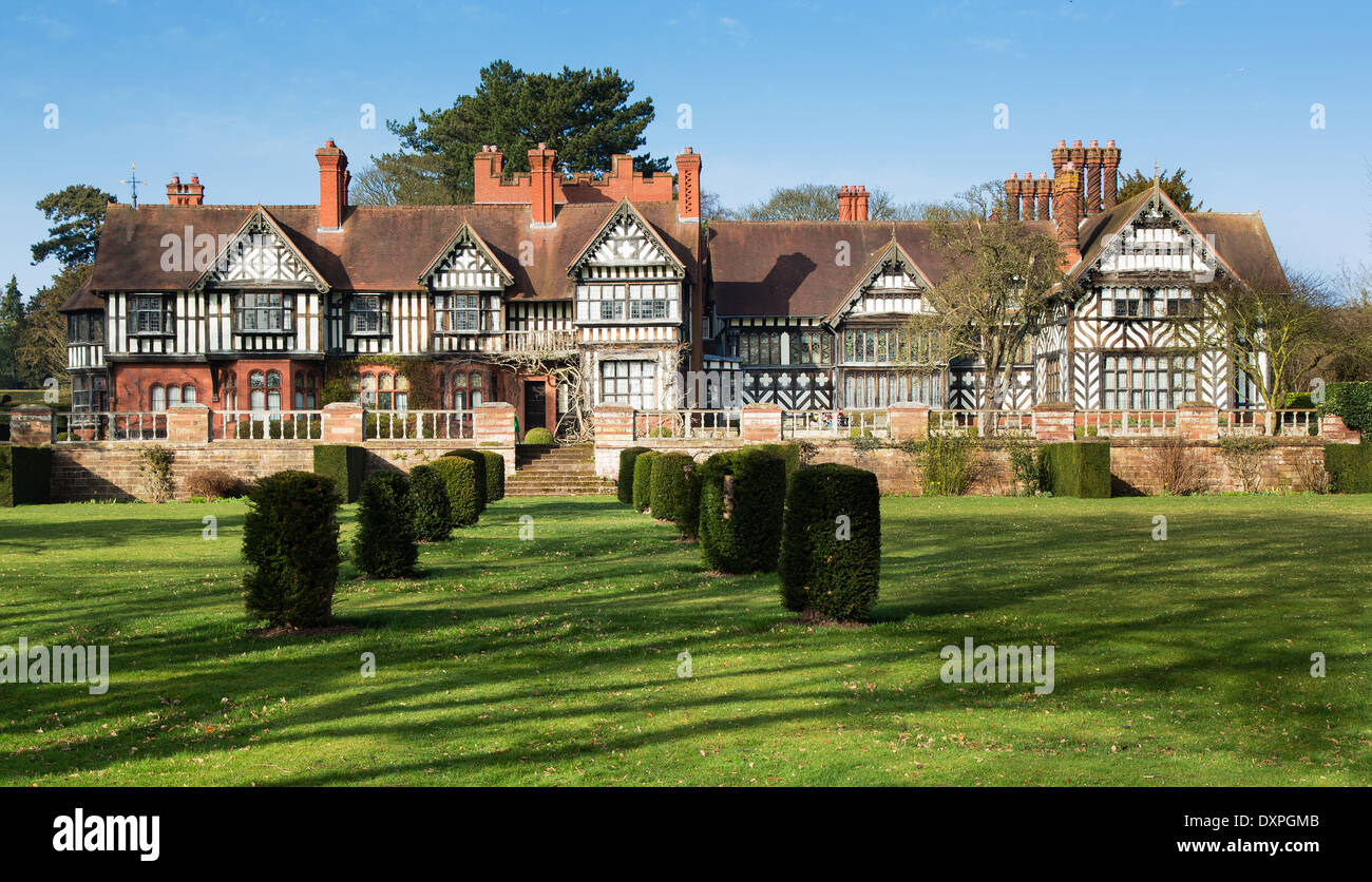 Wightwick Manor Vittoriano arti e mestieri house influenzata da William Morris e la Pre-Raphaelites vicino a Wolverhampton Regno Unito Foto Stock