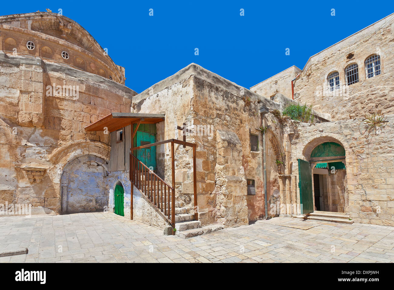 Chiesa Copta Ortodossa courtyard situato sul tetto della chiesa del Santo Sepolcro a Gerusalemme, Israele. Foto Stock