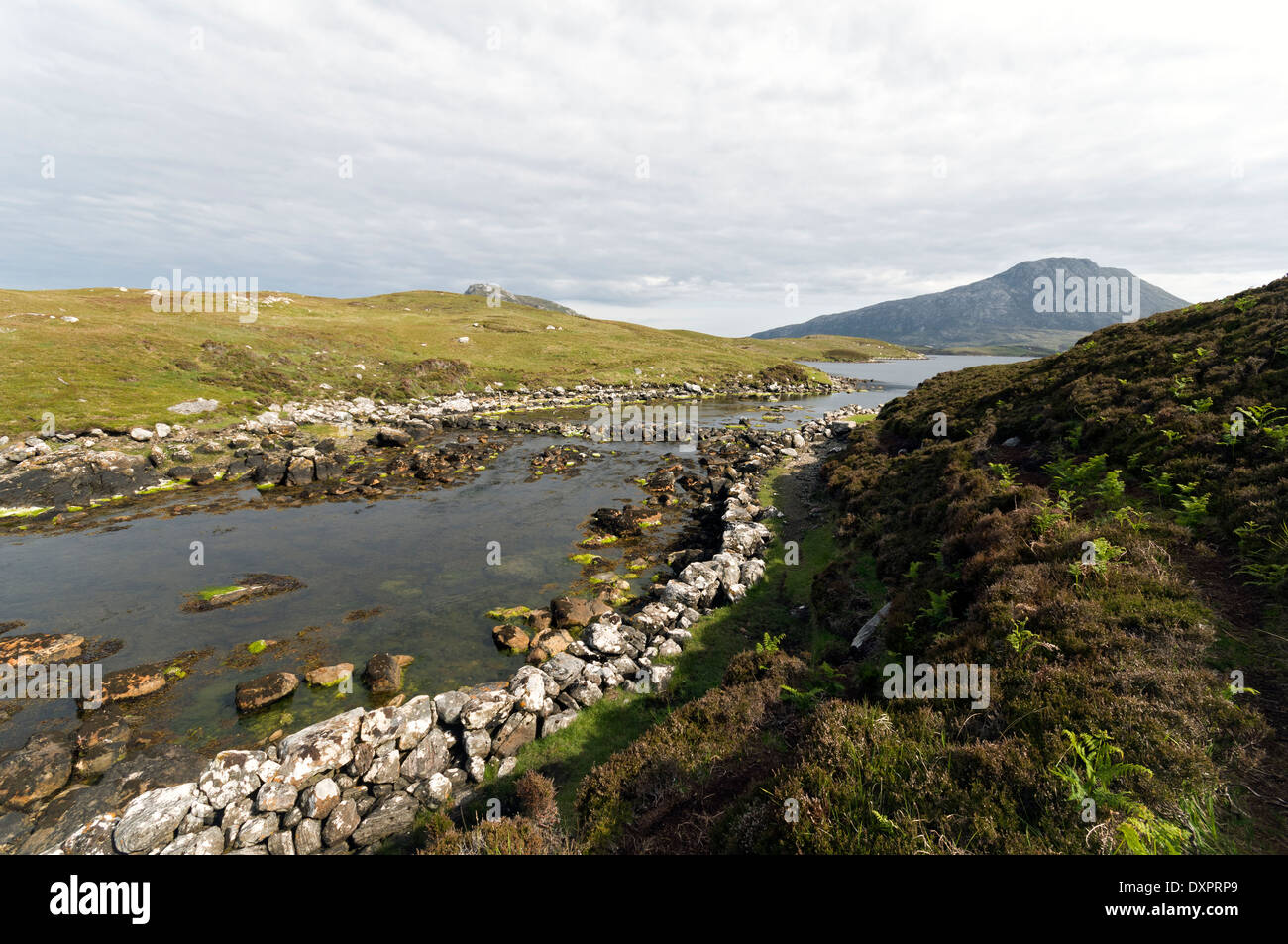 Eaval (Eabhal dalle pietre miliari tra Lochs Obisary (Obasaraigh) e Euphart, North Uist, Western Isles, Scotland, Regno Unito Foto Stock