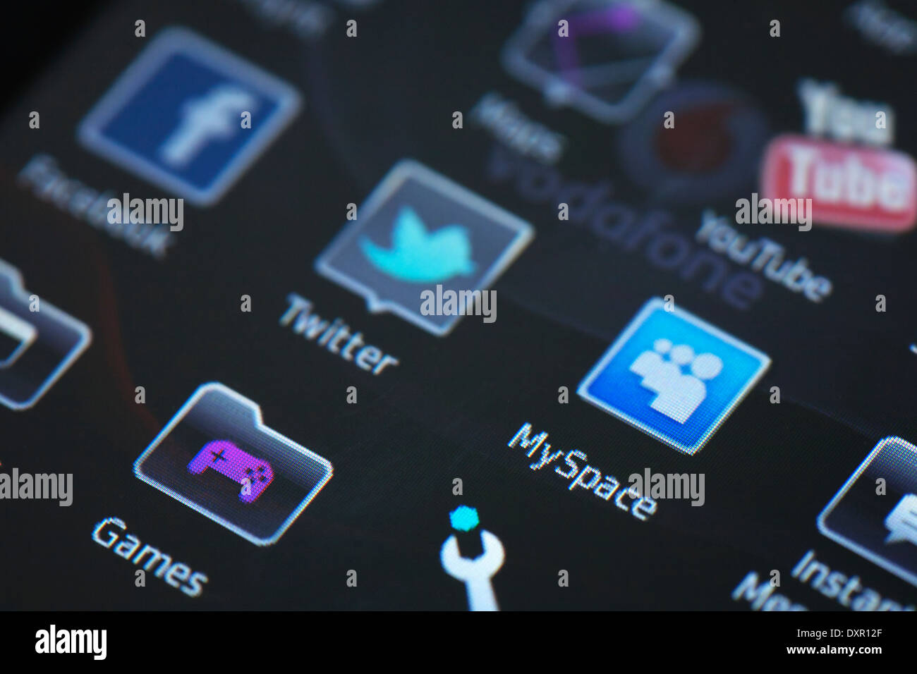 Mobile Smart Phone display che mostra le applicazioni di social networking Foto Stock