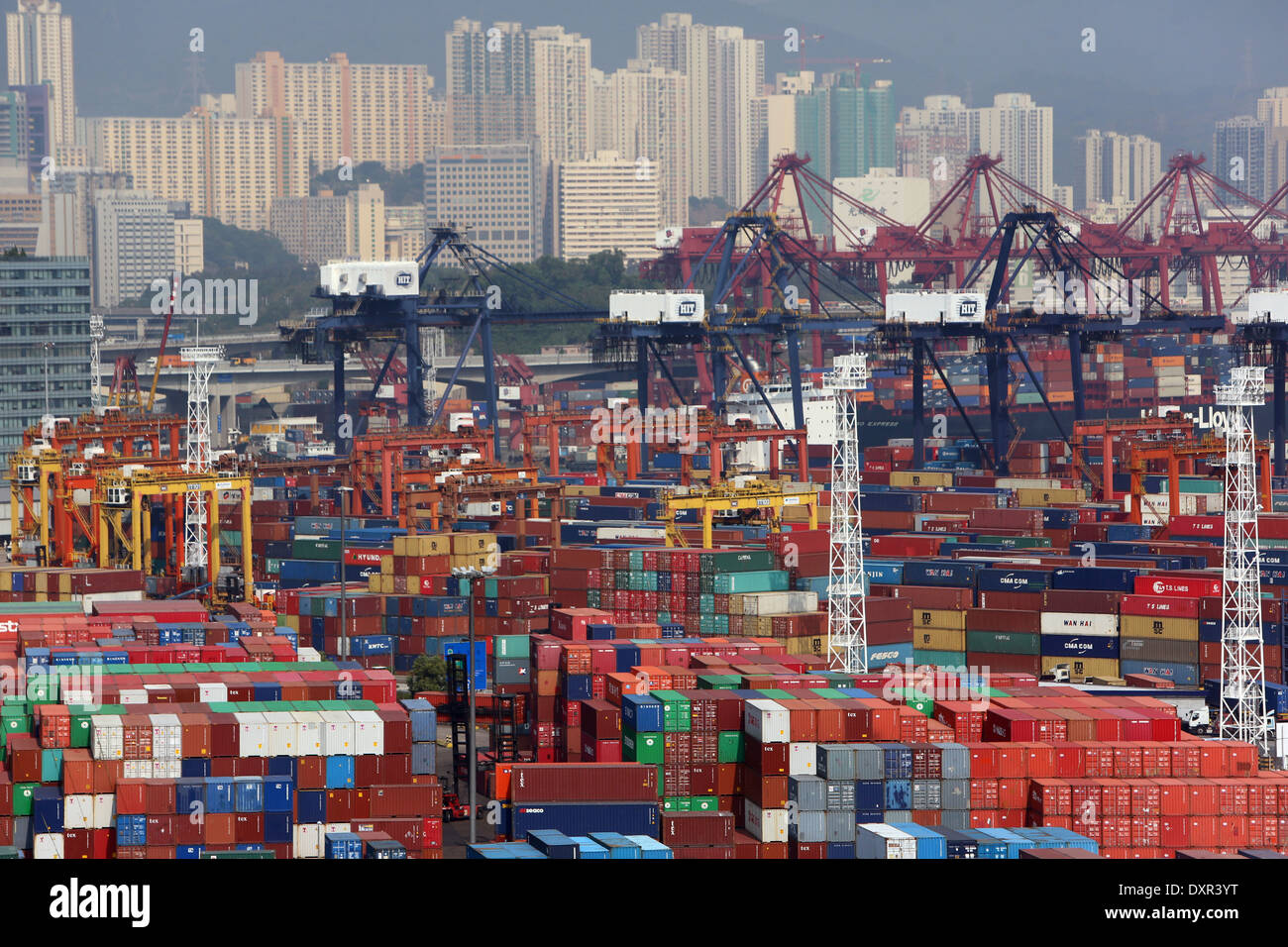 Hong Kong, Cina, il container nel porto di Hong Kong International Terminal Foto Stock