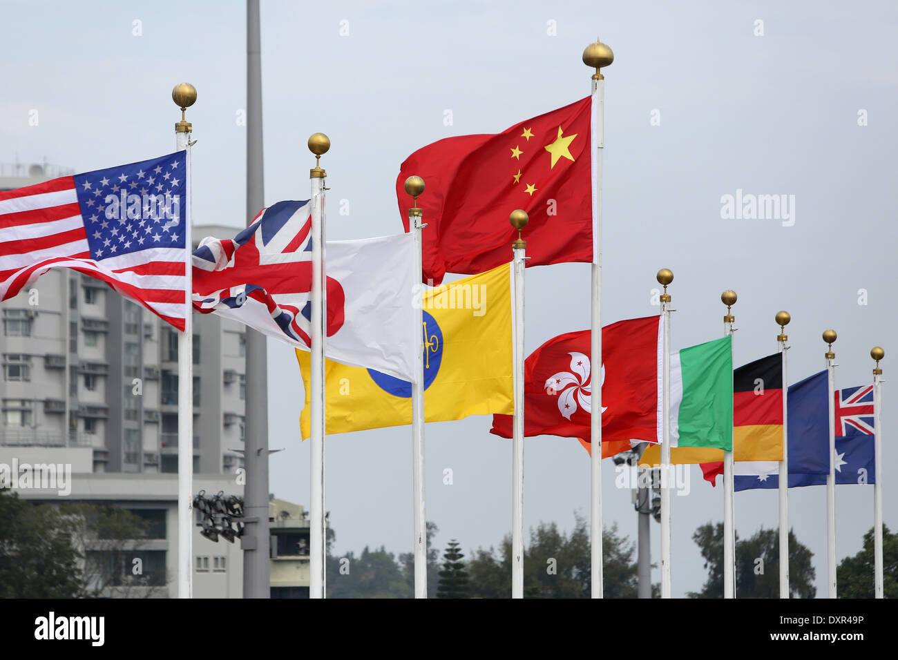 Hong Kong, Cina, bandiere nazionali dei vari paesi al vento Foto Stock
