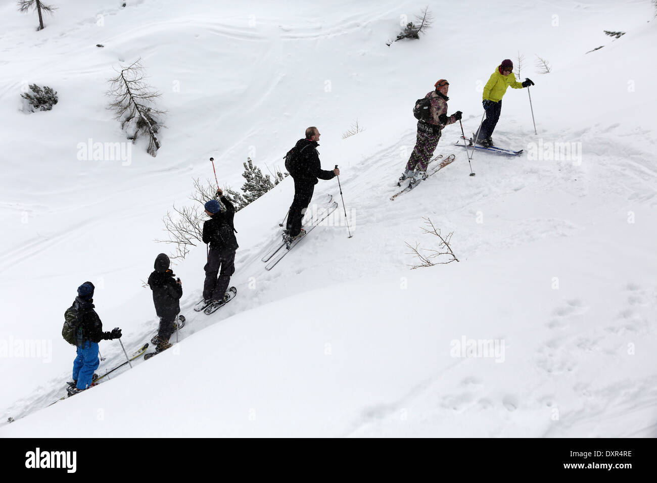 Obertraun, persone in un viaggio di sci Foto Stock