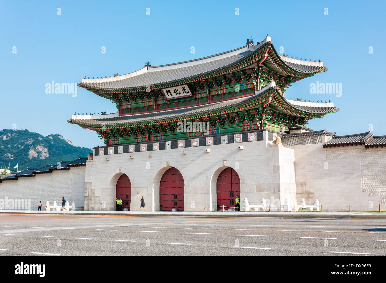 Tradizionale architettura Coreana presso il Palazzo Gyeongbokgung a Seul, in Corea del Sud. Foto Stock Tradizionale architettura Coreana presso il Palazzo Gyeongbokgung a Seul, in Corea del Sud. Foto Stock