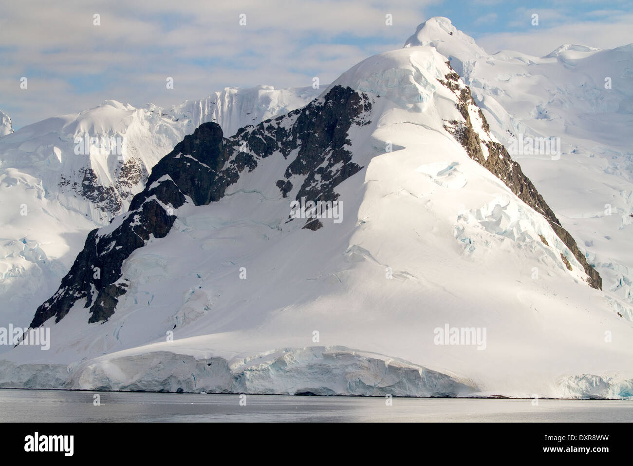 L'Antartide montagne paesaggio antartico di iceberg, ghiacciaio, e ghiaccio. Foto Stock