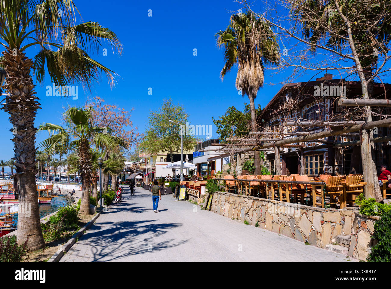Caffetterie, bar e ristoranti lungo la zona del porto nella città vecchia, laterale, Provincia di Antalya, Turchia Foto Stock