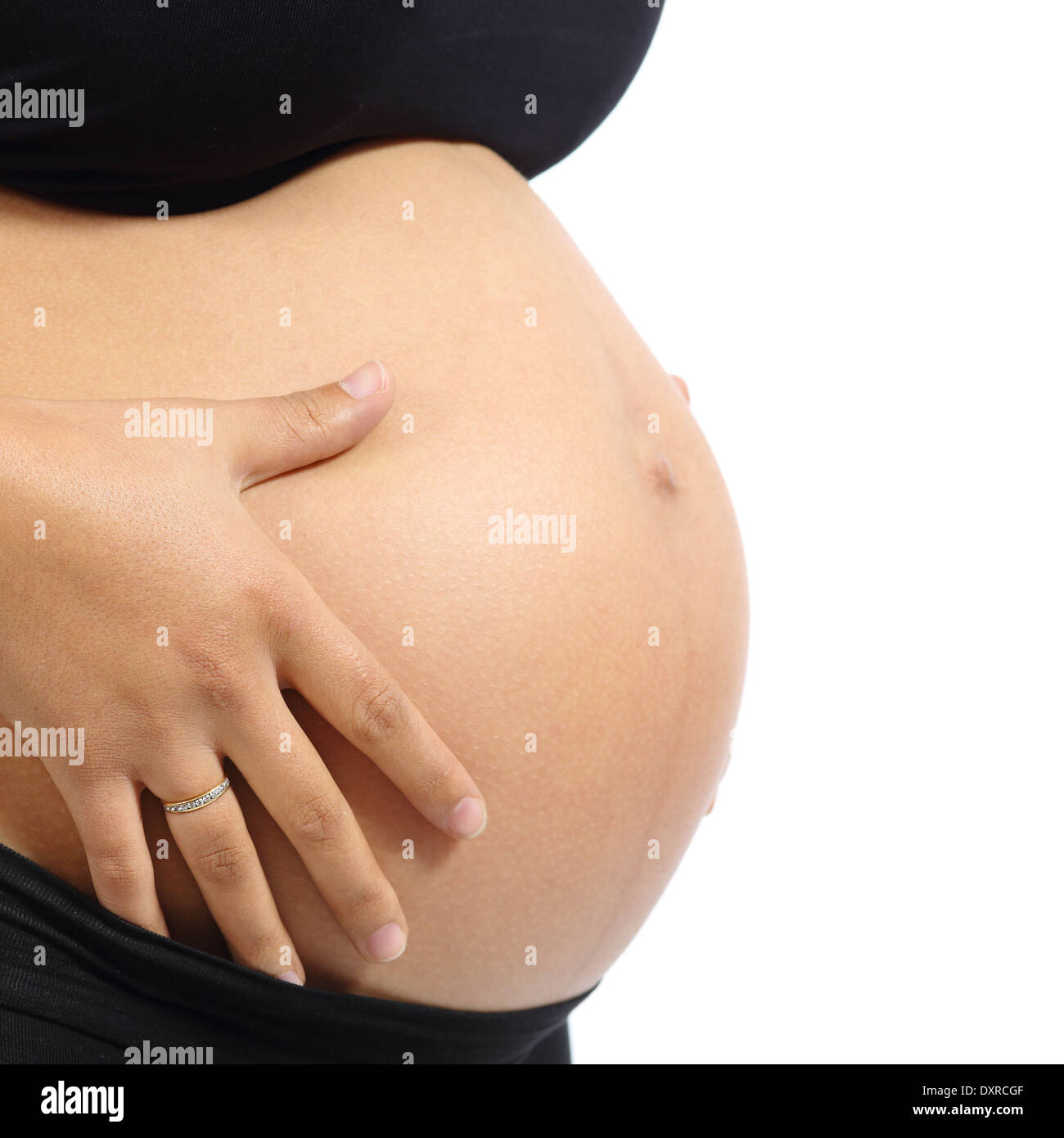 In prossimità di una donna in stato di gravidanza pancia isolato su uno sfondo bianco Foto Stock