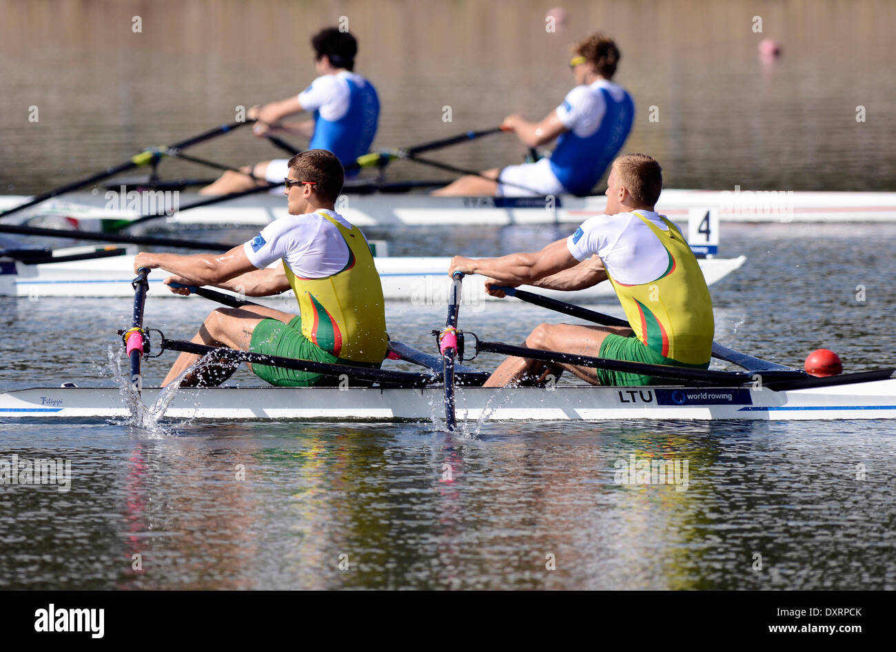 Penrith, Australia. 30 Mar, 2014. Lithuanias (b)Rolandas Mascinskas,(s)Saulius Ritter in azione durante la mens Double Scull(World Cup) finale al Sydney International Regatta Centre. Credito: Azione Sport Plus/Alamy Live News Foto Stock