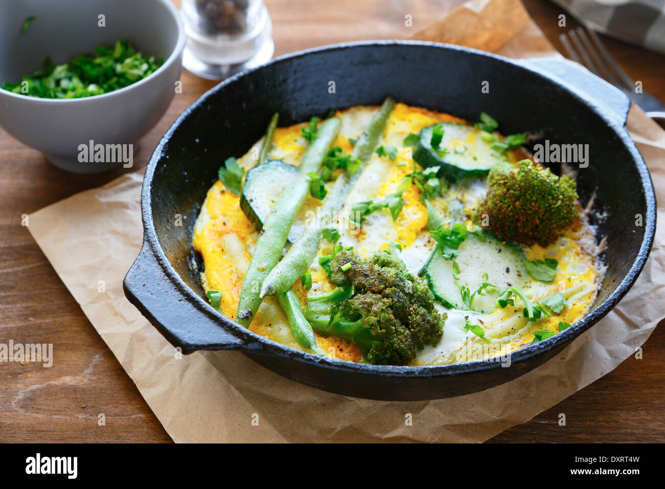 Uova strapazzate con verdure, cibo closeup Foto Stock