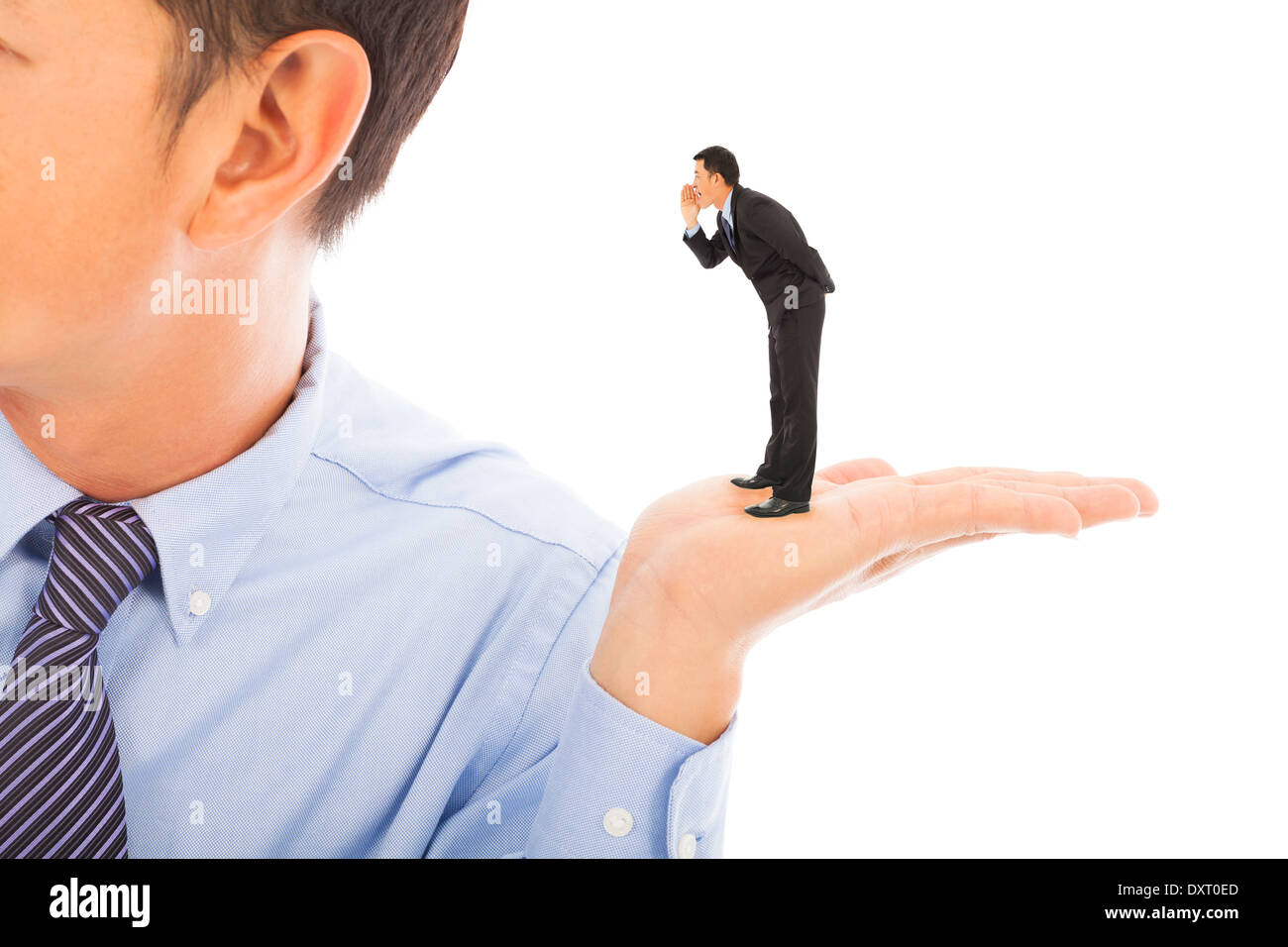 Imprenditore sussurro segreto circa su sfondo bianco Foto Stock