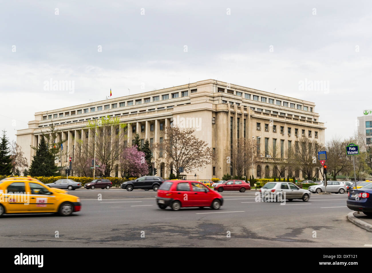 Victoria Palace, la sede del Primo Ministro della Romania e il suo gabinetto, nel corso della primavera di Bucarest, Romania Foto Stock