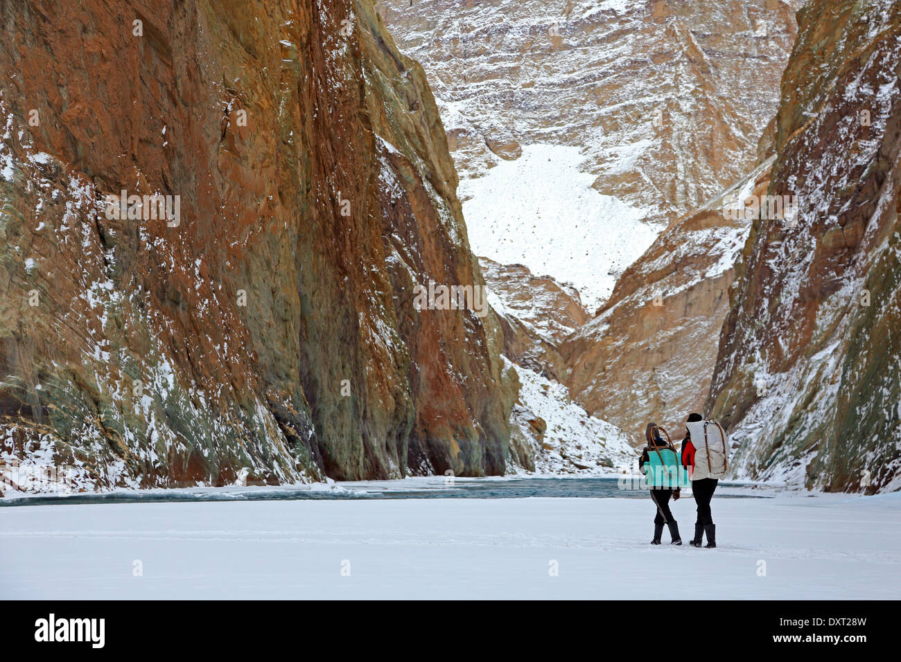 Inverno Trekking in Ladakh sulla congelati Zanskar river Foto Stock