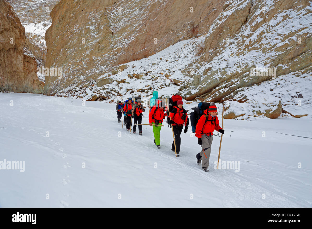 Inverno Trekking in Ladakh sulla congelati Zanskar river Foto Stock