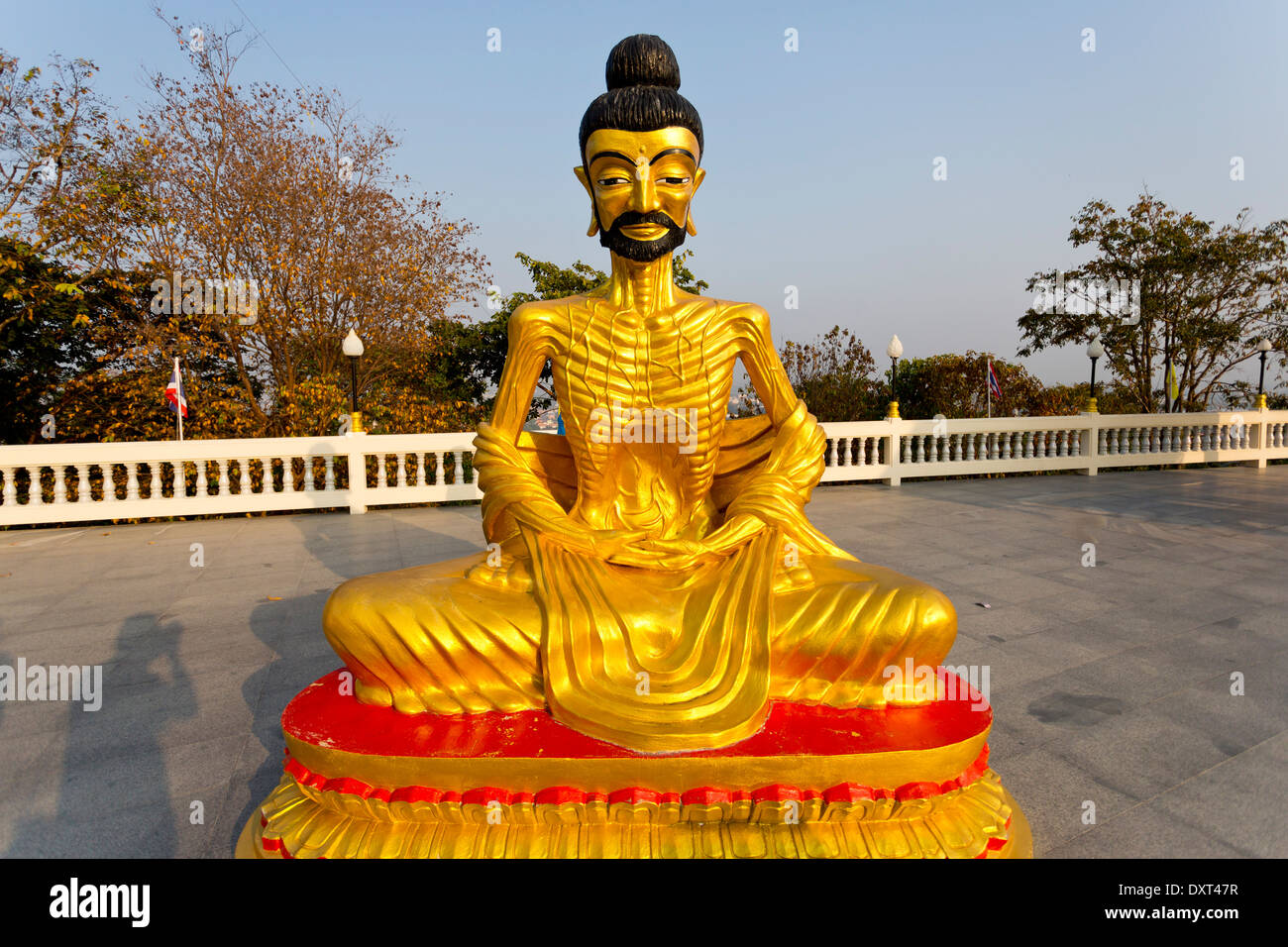 Statua di Buddha nel Wat Phra Yai tempio in Pattaya, Thailandia Foto Stock