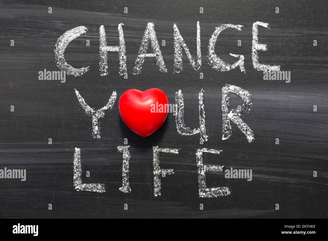 Cambia la tua vita una frase scritta a mano sulla scuola di Blackboard Foto Stock