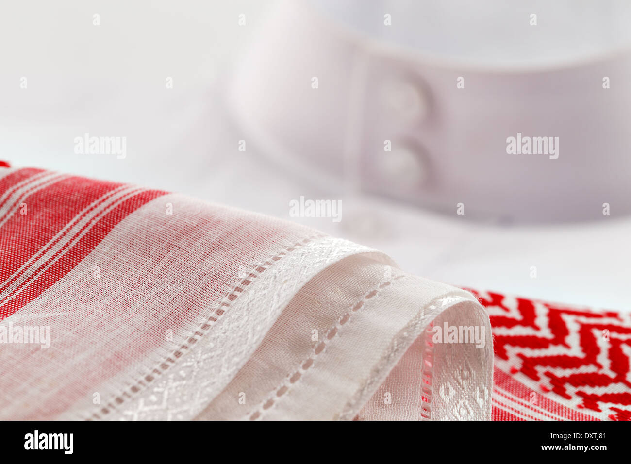 Il Ghutrah noto anche come Keffiyeh è il nome dato al arabo sciarpa  copricapo Foto stock - Alamy