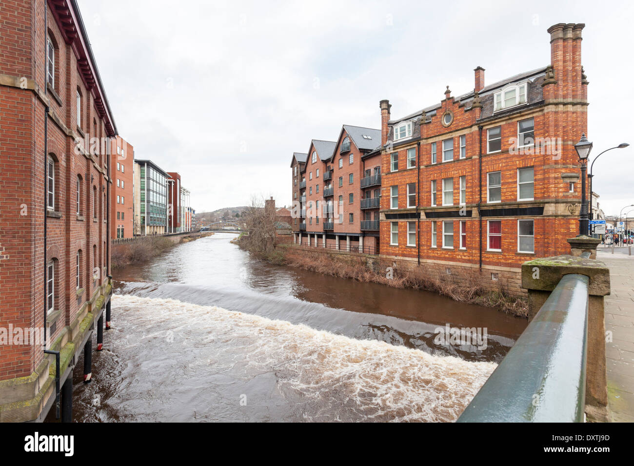 Fiume Don come passa attraverso Sheffield, England, Regno Unito Foto Stock