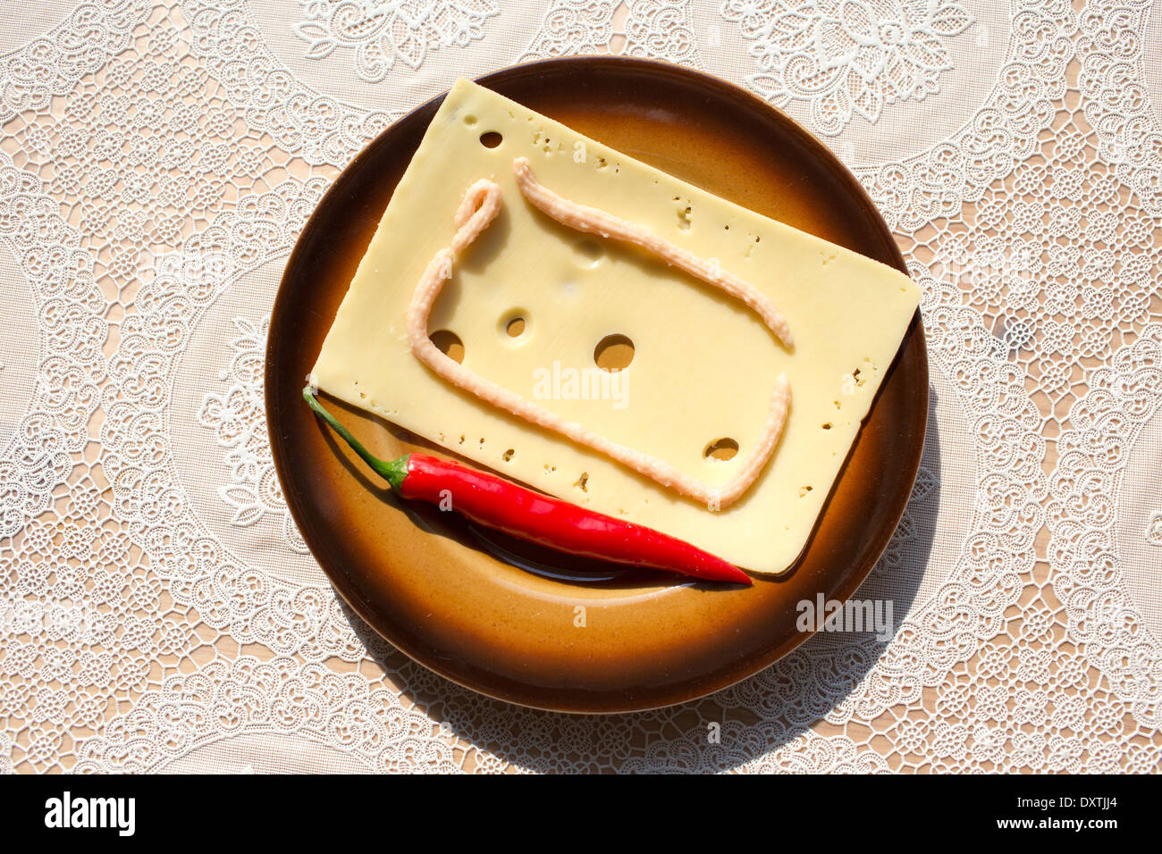 Antipasto tra i pasti, peperoncino, pasta di caviale e formaggio. Foto Stock