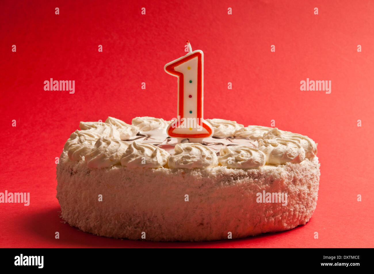 Torta di compleanno con candela numero - 1 anno Foto Stock