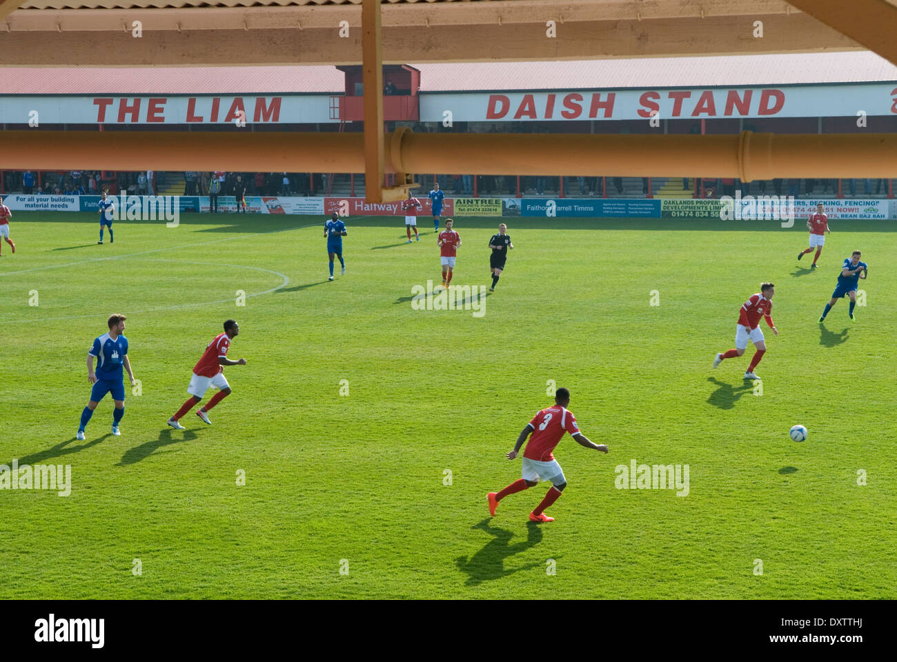 Stadio di calcio dell'Ebbsfleet United Football Club, il Liam Daish Stand. Ebbsfleet contro Tunbridge. Northfleet, Ebbsfleet Valley Kent Inghilterra anni 2014 2010 UK HOMER SYKES Foto Stock
