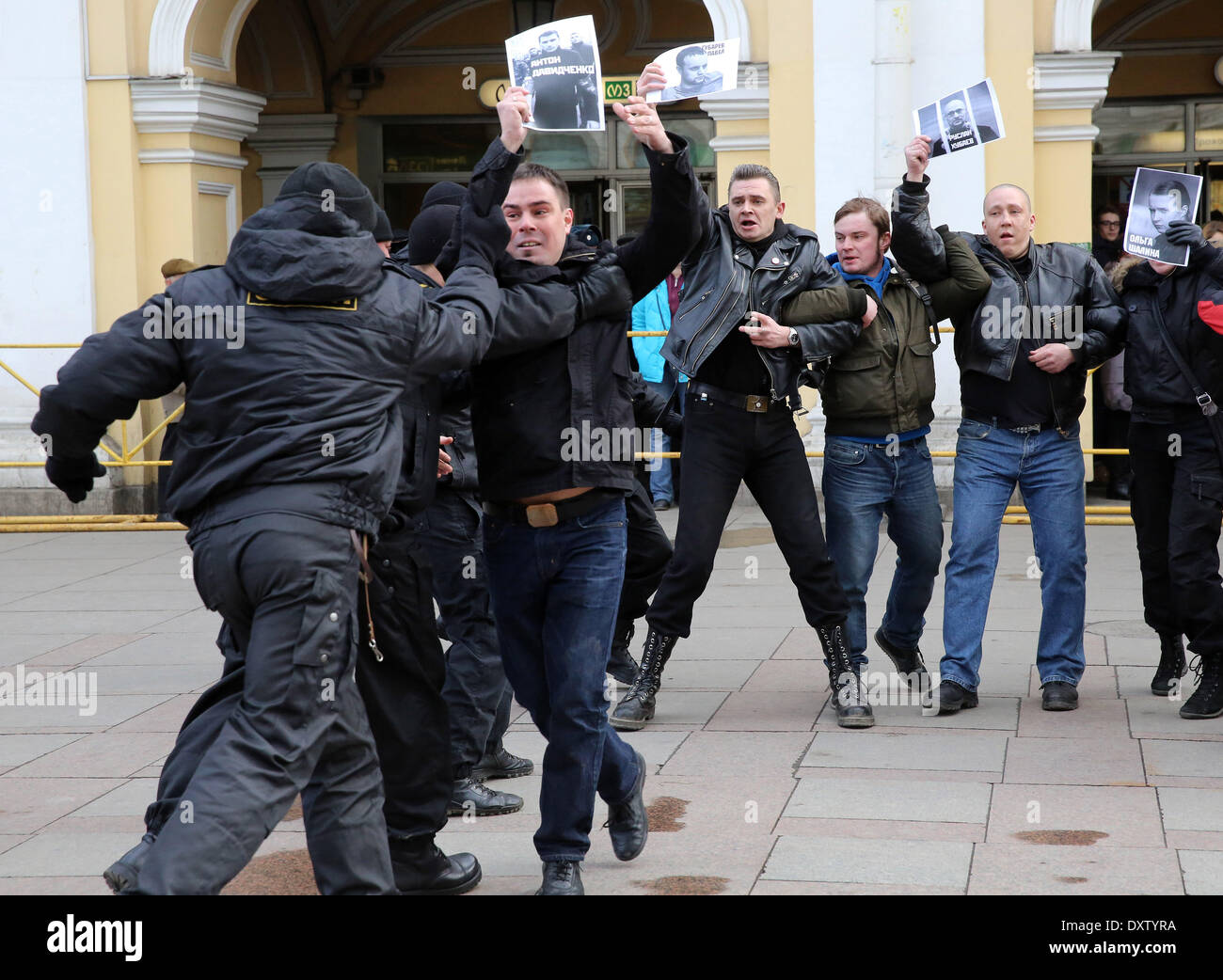 San Pietroburgo, Russia. 31 Mar, 2014. Sull'azione tradizionale ''Strategia-31'' dedicato 31 articolo della Costituzione russa, detenuti diversi attivisti del 'Drugaya Russia'' (Altri Russia) Credito: Andrey Pronin/ZUMAPRESS.com/Alamy Live News Foto Stock