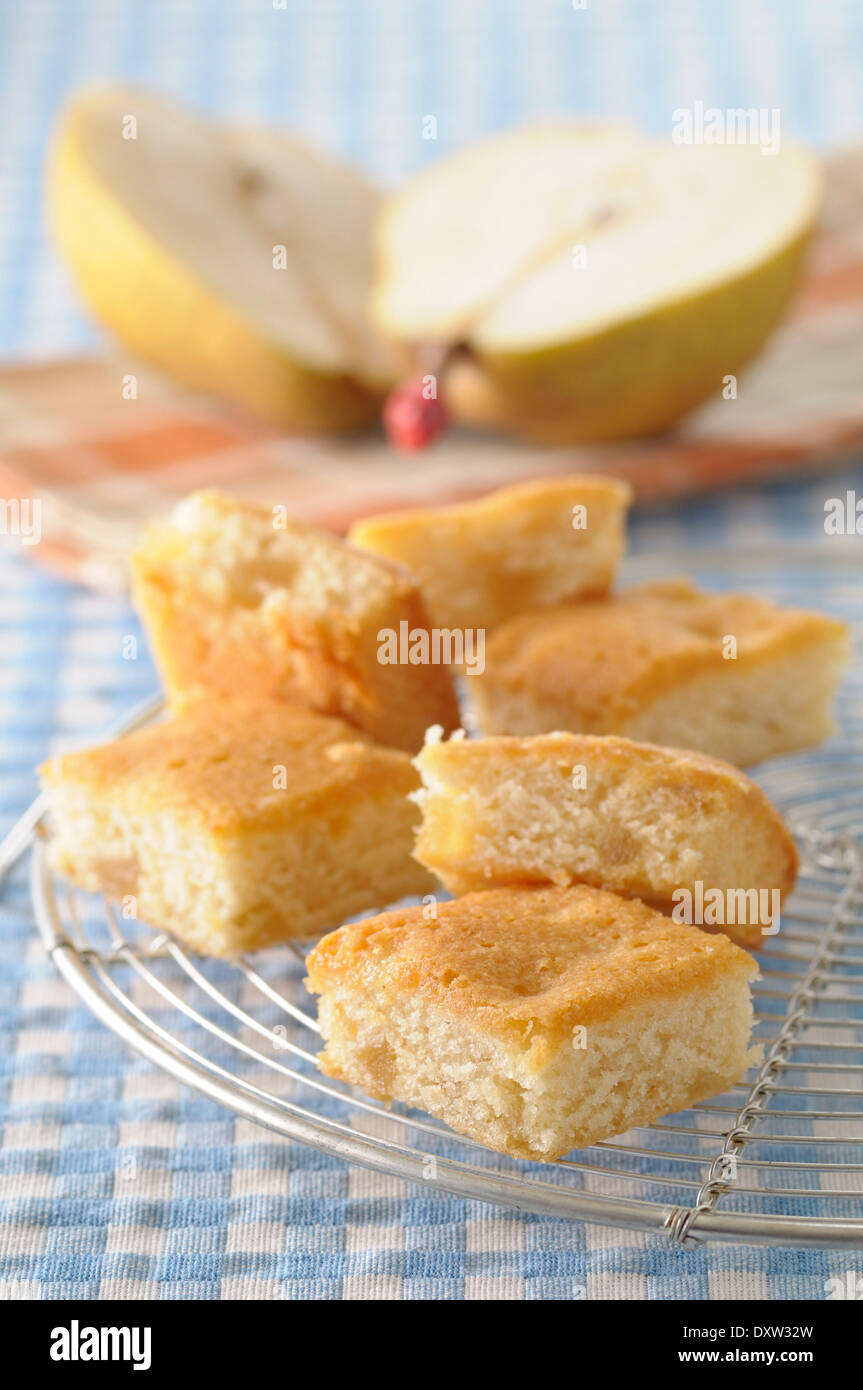 Torta di pere umido Foto Stock