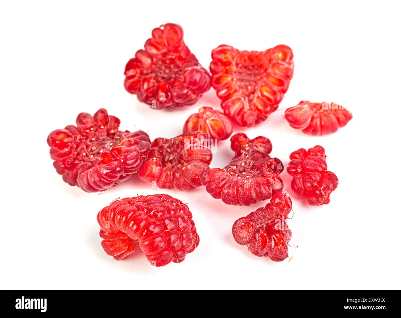 Frutta lampone rotto parte isolati su bianco Foto Stock