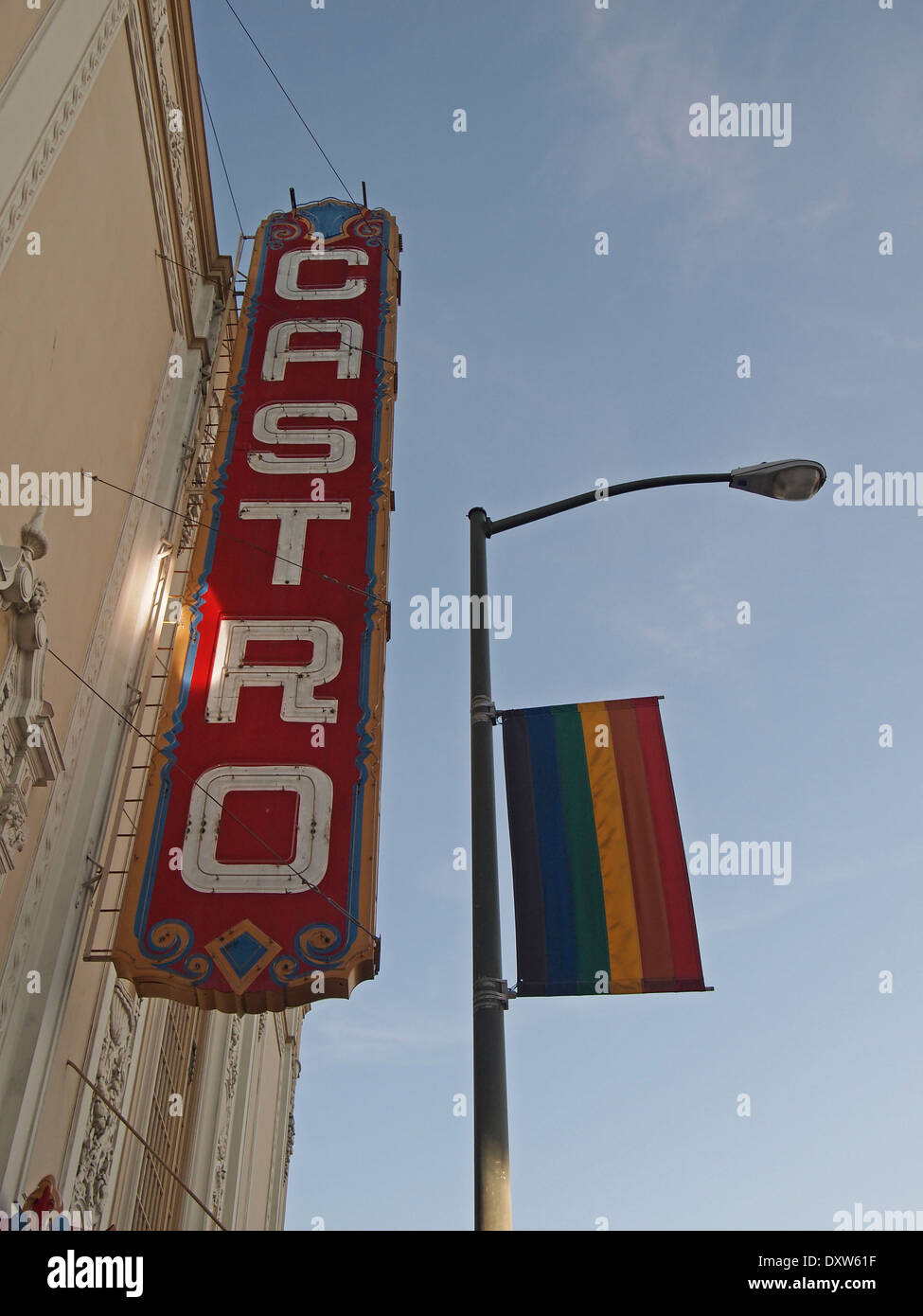 Castro Theatre & vertical Gay Pride rainbow banner da Gilbert Baker San Francisco Foto Stock