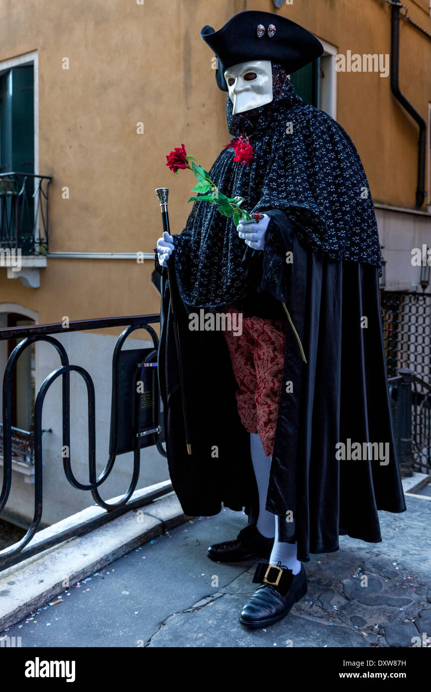 Uomo in tradizionale Costume di Carnevale, il Carnevale di Venezia,  Venezia, Italia Foto stock - Alamy