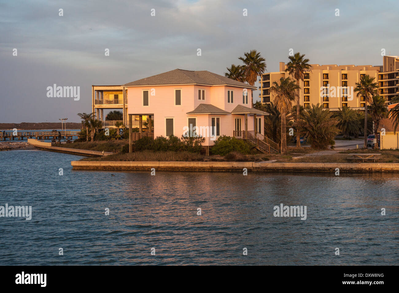 Hotel resort a Port Aransas Harbour e Villaggio dei pescatori, Port Aransas, Texas. Foto Stock
