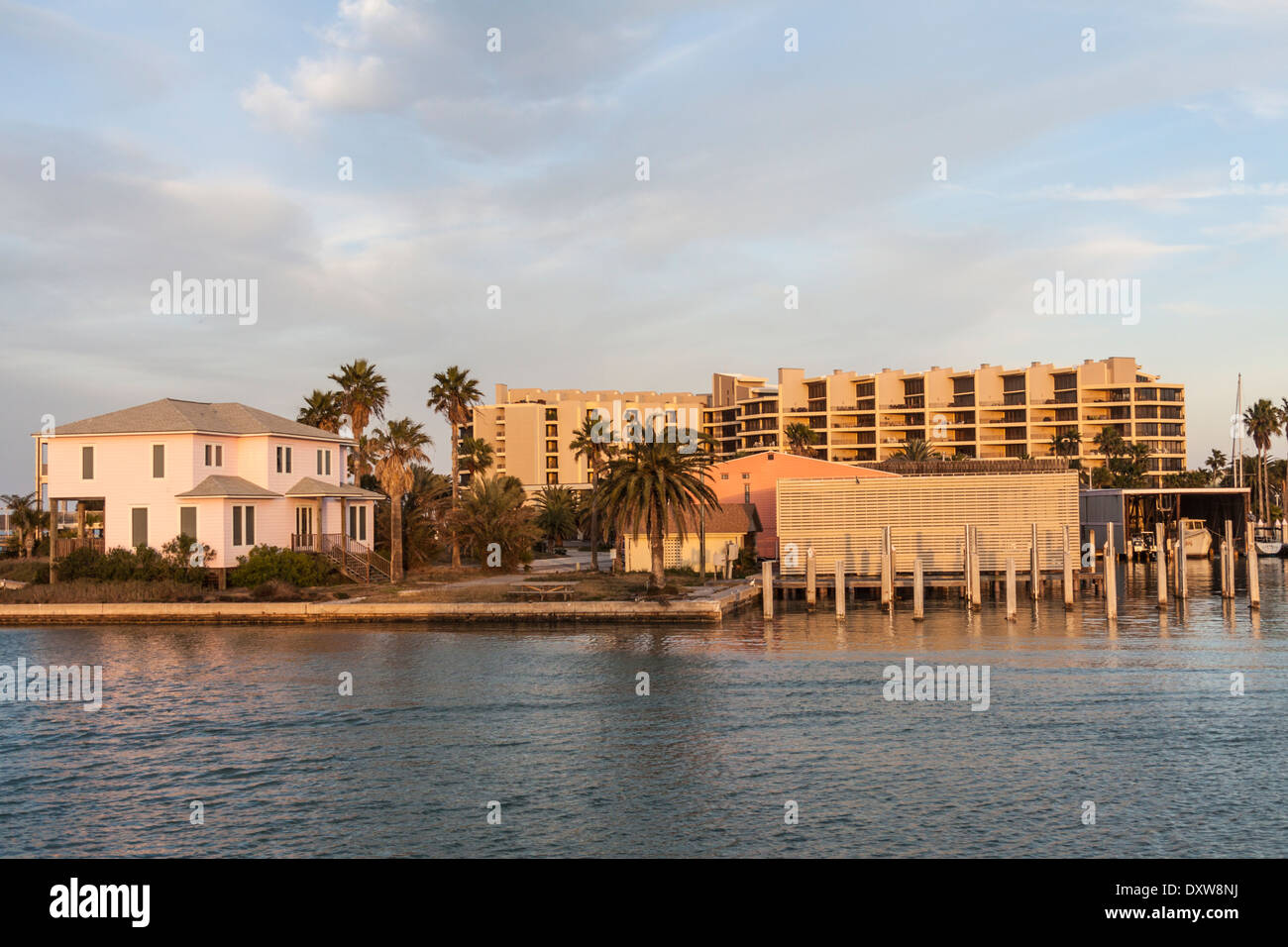 Hotel resort a Port Aransas Harbour e Villaggio dei pescatori, Port Aransas, Texas. Foto Stock