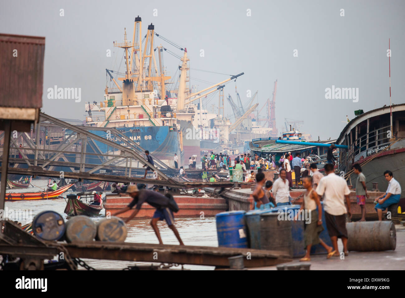 Porto di Yangon, Myanmar Foto Stock