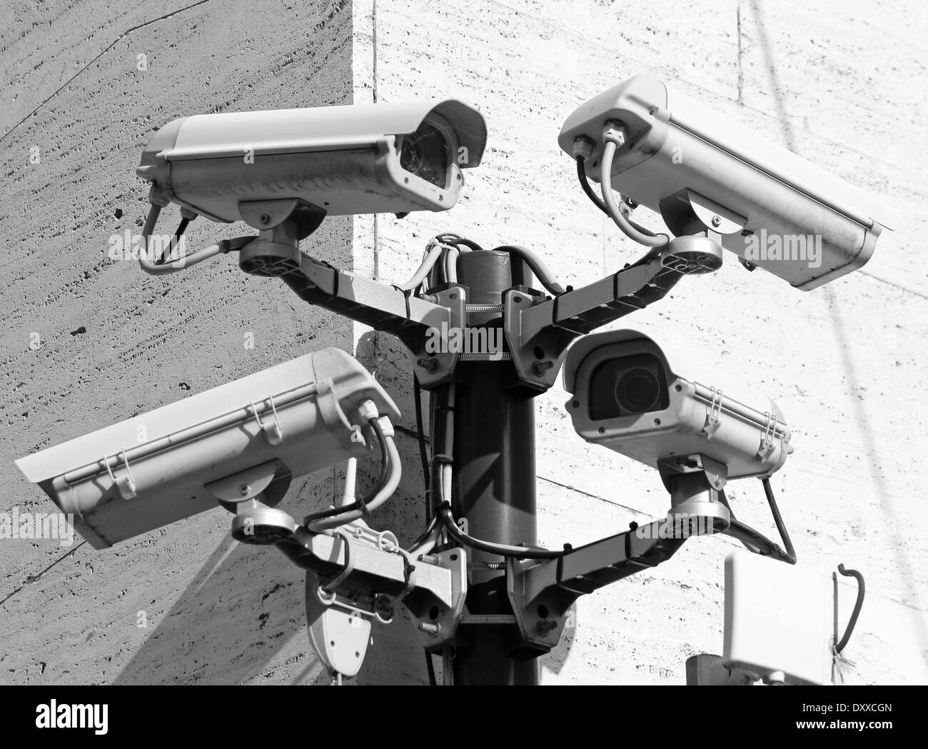 Telecamera di videosorveglianza e controllo in un pericoloso Punto città Foto Stock