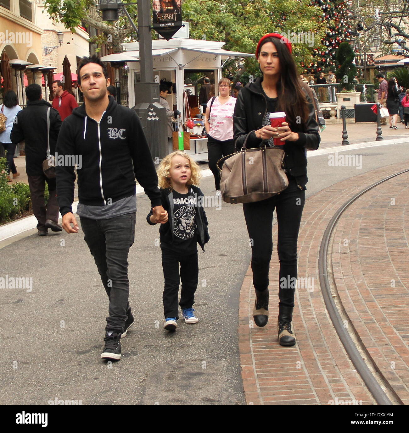 Pete Wenz prende il suo figlio Bronx Mowgli Wentz e fidanzata Meagan camper per visitare Santa Claus presso il Grove Los Angeles California- 12.12.12 con: Pete Wenz dove: Los Angeles California Stati Uniti quando: 12 Dic 2012 Foto Stock