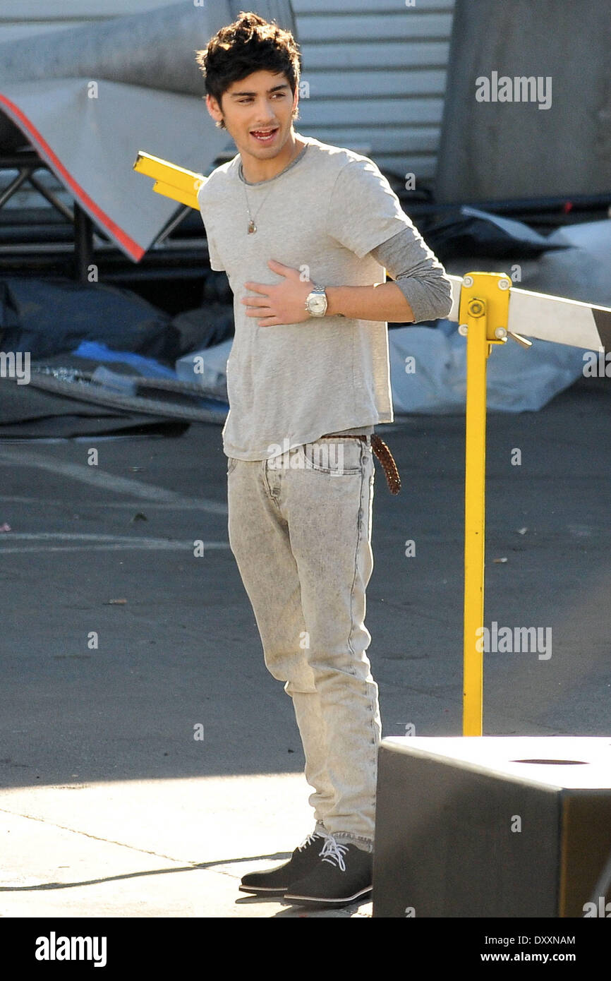 Zayn Malik una direzione visto a pranzo e scambio di doni al di fuori della CBS Studios prima della nastratura del 'X fattore' finale. Los Angeles California- 20.12.12 con: Zayn Malik dove: Hollywood CA Stati Uniti quando: 20 Dic 2012 Foto Stock